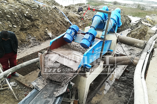 細(xì)砂回收機(jī)工作現(xiàn)場(chǎng)