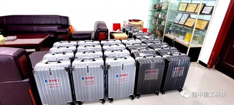 會后發(fā)放防護(hù)和工具用品