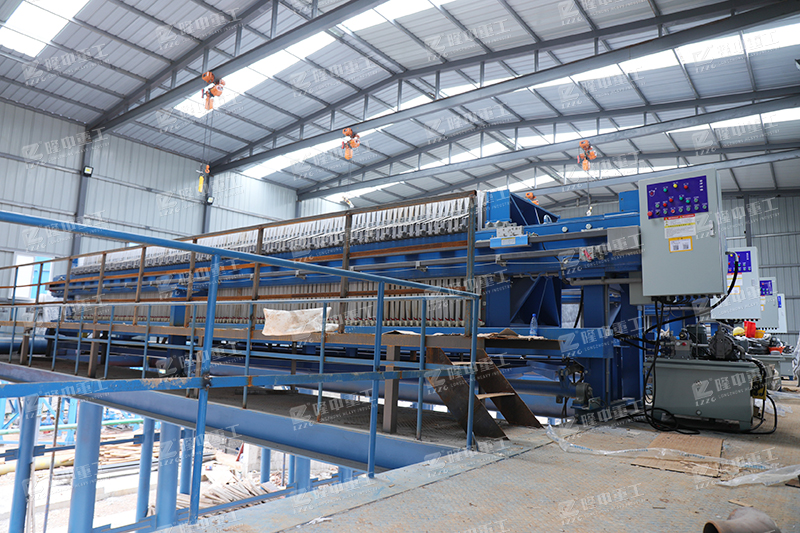 上圖:隆中污泥壓濾機(jī)