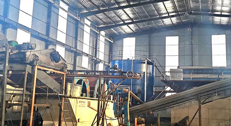 上圖:環(huán)保洗砂項目實地現(xiàn)場